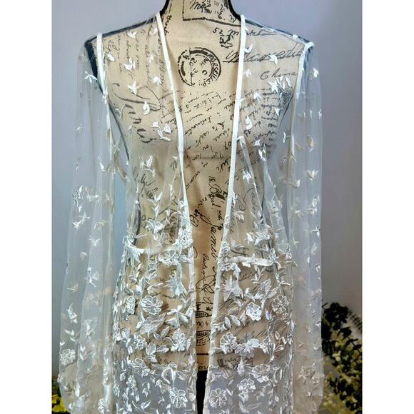 Le Rose Maya Lace Mid Thigh Open Front Robe White S/M - Picture 6 of 16